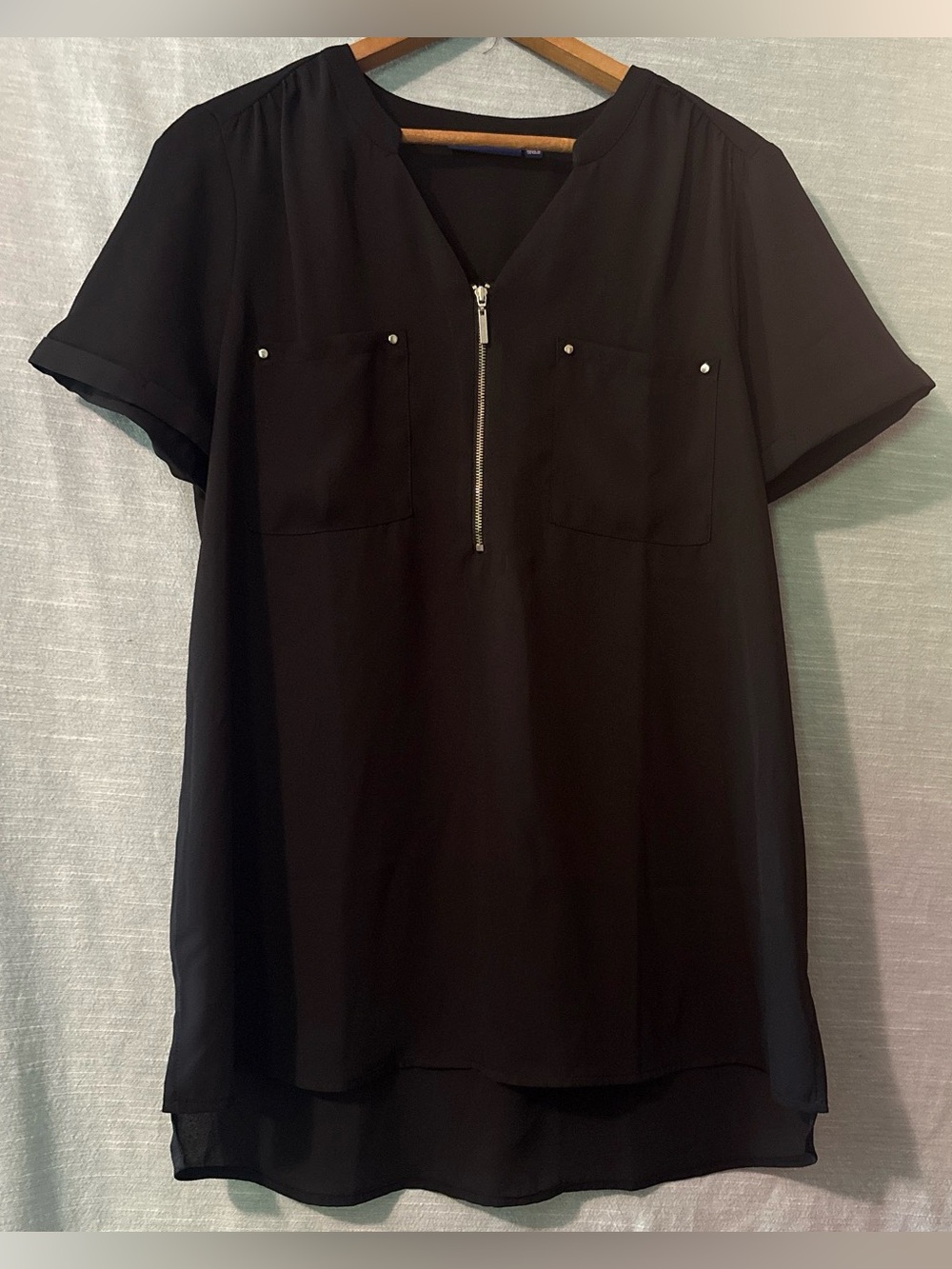 Apt. 9 Blouse Short Sleeve Pullover V-Neck Zippered Black Women’s Sz M